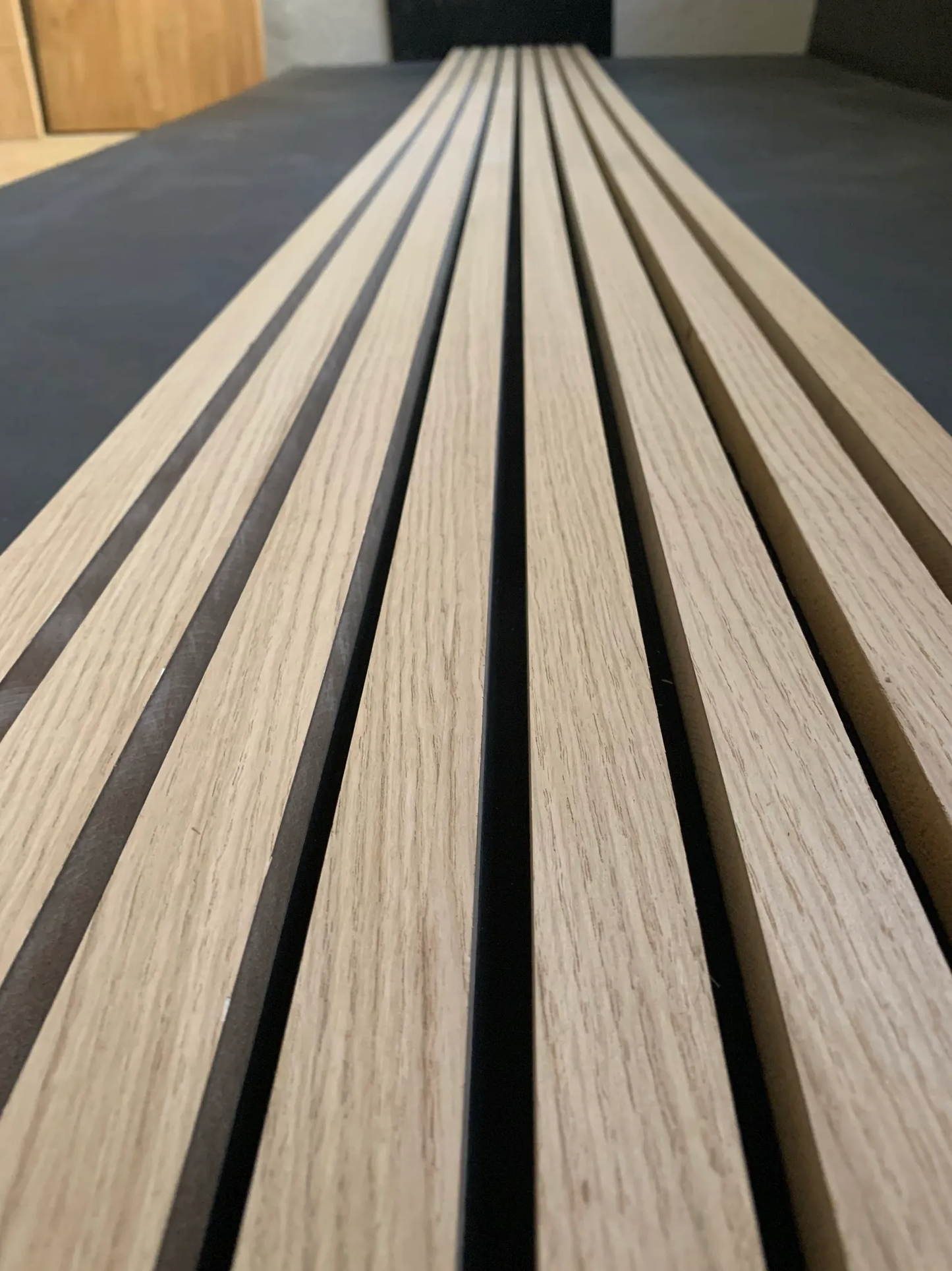 Economy Black Base – Wall cladding with Oak slats